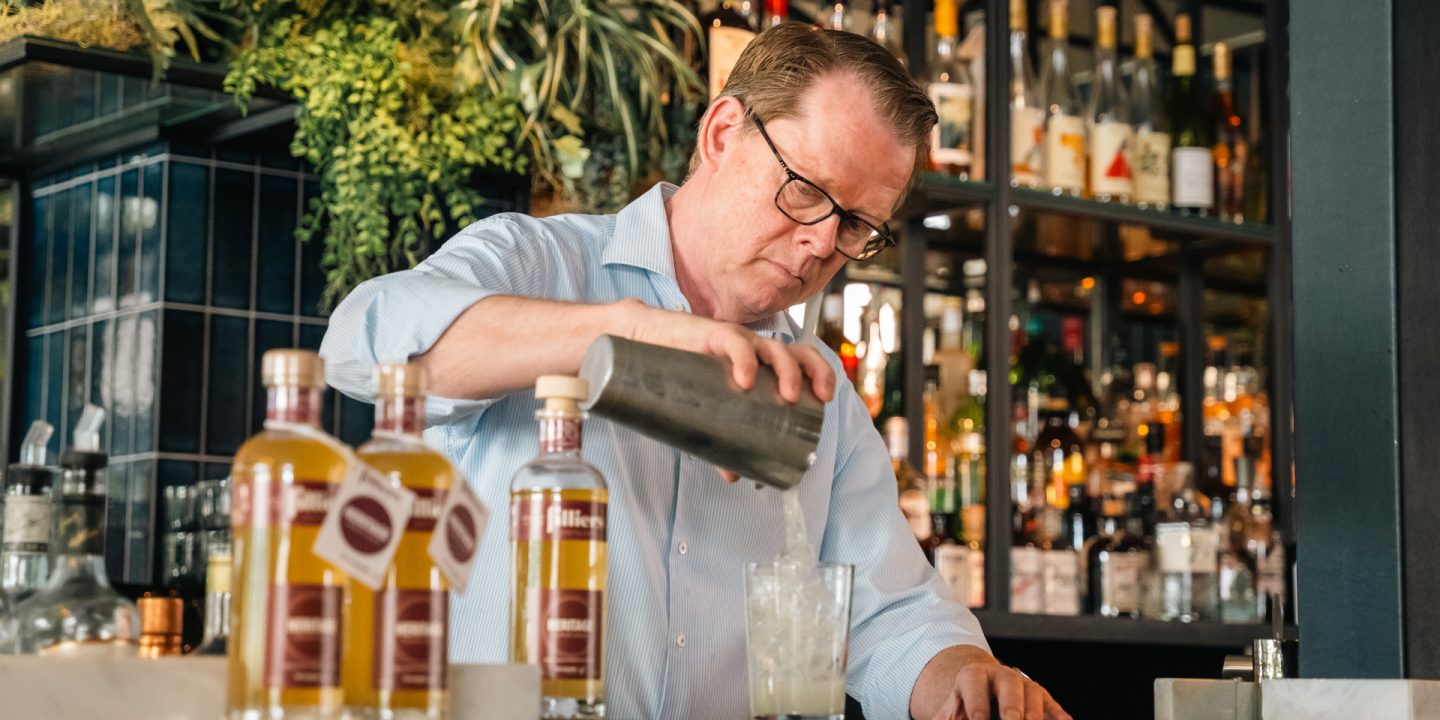 Manuel Wouters pouring a drink